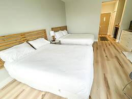 Lake Bluff Inn and Suites