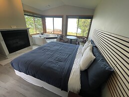 Lake Bluff Inn and Suites