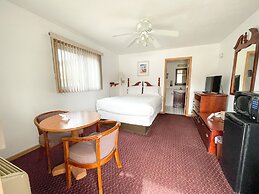 Lake Bluff Inn and Suites