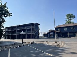 Lake Bluff Inn and Suites