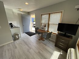 Lake Bluff Inn and Suites