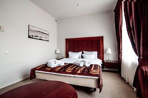 Navalis Hotel