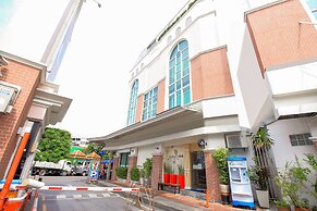 OYO 284 Sabaidee Minitel