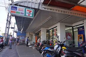 Chompu Nakarin Apartment