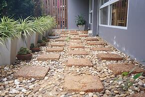 Chompu Nakarin Apartment