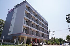 Chompu Nakarin Apartment