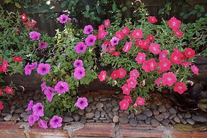 Chompu Nakarin Apartment