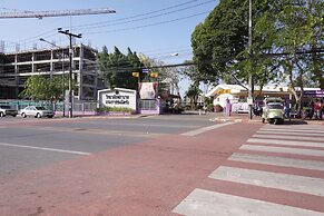 Chompu Nakarin Apartment