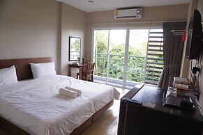 Chompu Nakarin Apartment