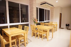 Chompu Nakarin Apartment