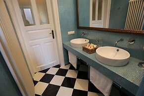 Blueberry Apartments