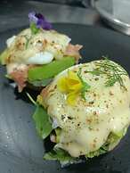 Sparklyn Hotels & Suites