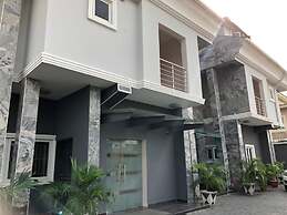 Sparklyn Hotels & Suites