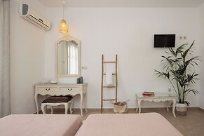 Maria's Rooms & Studios