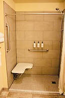 Cobblestone Hotel & Suites – Devils Lake