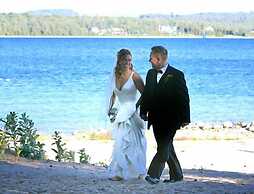 Edgewater Inn- Charlevoix