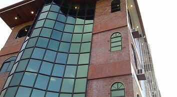 Hotel Paramuru