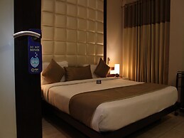 OYO 2617 Hotel Samrat Heavens