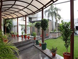 OYO 2617 Hotel Samrat Heavens