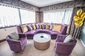 Parklands Hotel & Country Club