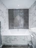 Parklands Hotel & Country Club