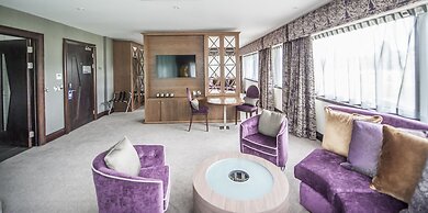 Parklands Hotel & Country Club