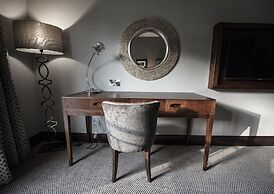 Parklands Hotel & Country Club