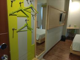 MaxOneHotels.com at Kramat