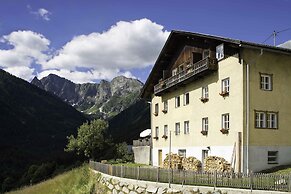 hepi Lodge