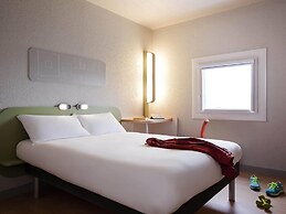 ibis budget Pontault Combault RN4 Marne la Vallée