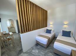 CAELI PAROS by Kostas and Ioanna Studios