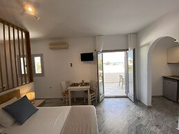 CAELI PAROS by Kostas and Ioanna Studios