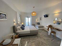 CAELI PAROS by Kostas and Ioanna Studios