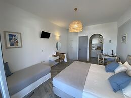 CAELI PAROS by Kostas and Ioanna Studios