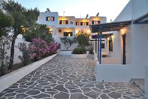 CAELI PAROS by Kostas and Ioanna Studios