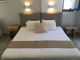 CAELI PAROS by Kostas and Ioanna Studios