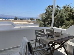 CAELI PAROS by Kostas and Ioanna Studios