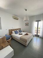 CAELI PAROS by Kostas and Ioanna Studios