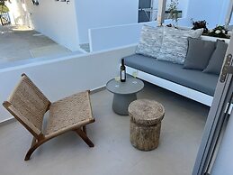 CAELI PAROS by Kostas and Ioanna Studios