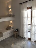 CAELI PAROS by Kostas and Ioanna Studios