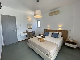CAELI PAROS by Kostas and Ioanna Studios