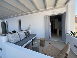 CAELI PAROS by Kostas and Ioanna Studios