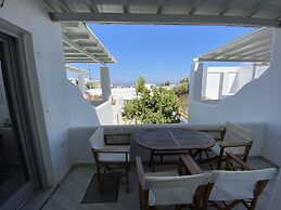 CAELI PAROS by Kostas and Ioanna Studios