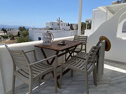 CAELI PAROS by Kostas and Ioanna Studios