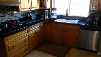 Eileen's Bed & Breakfast - Guest House