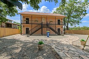 Blanco Riverside Cottages & RV