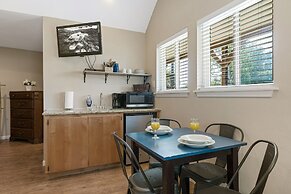 Blanco Riverside Cottages & RV