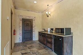 Blanco Riverside Cottages & RV