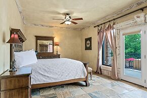 Blanco Riverside Cottages & RV