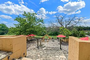 Blanco Riverside Cottages & RV